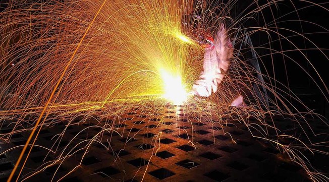 Desktop choosing metal fabricators