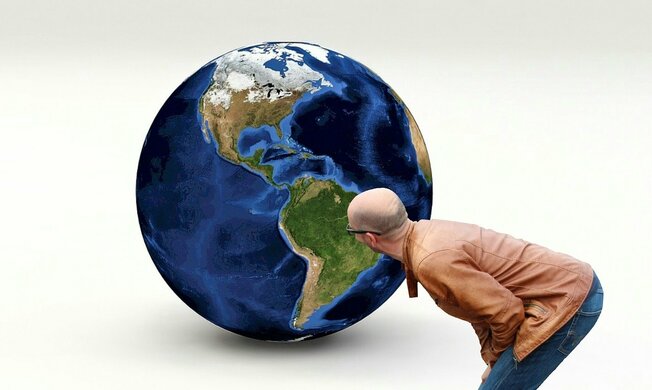 Desktop traveller 3213992 1280