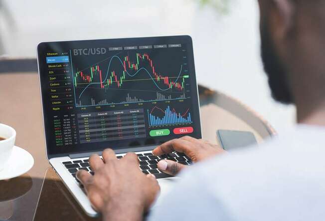 Desktop istock 1345291455