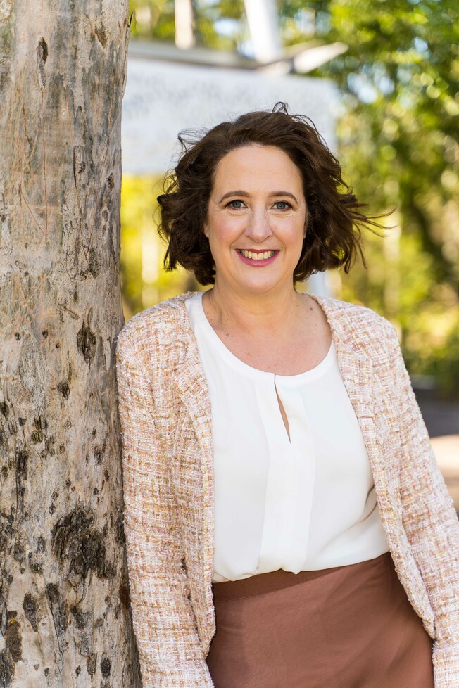 Desktop  dsc5774 2  2  deborah harris