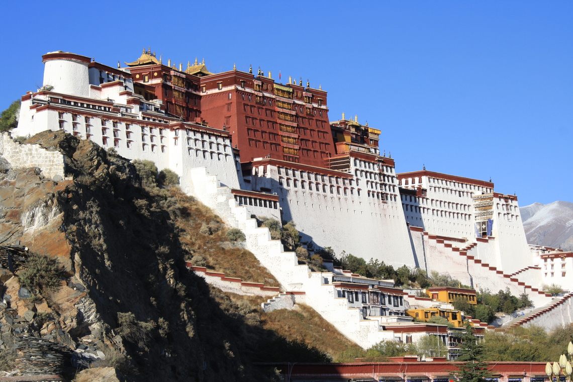 Desktop evening view of potala palace