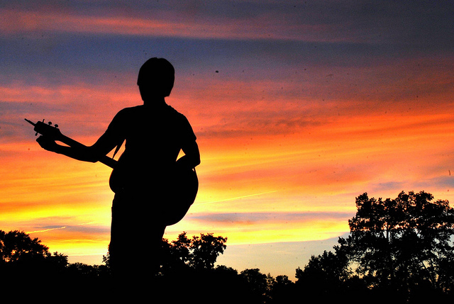 Desktop playing guitar