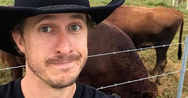 Desktop 104372291 bubs fence.1910x1000